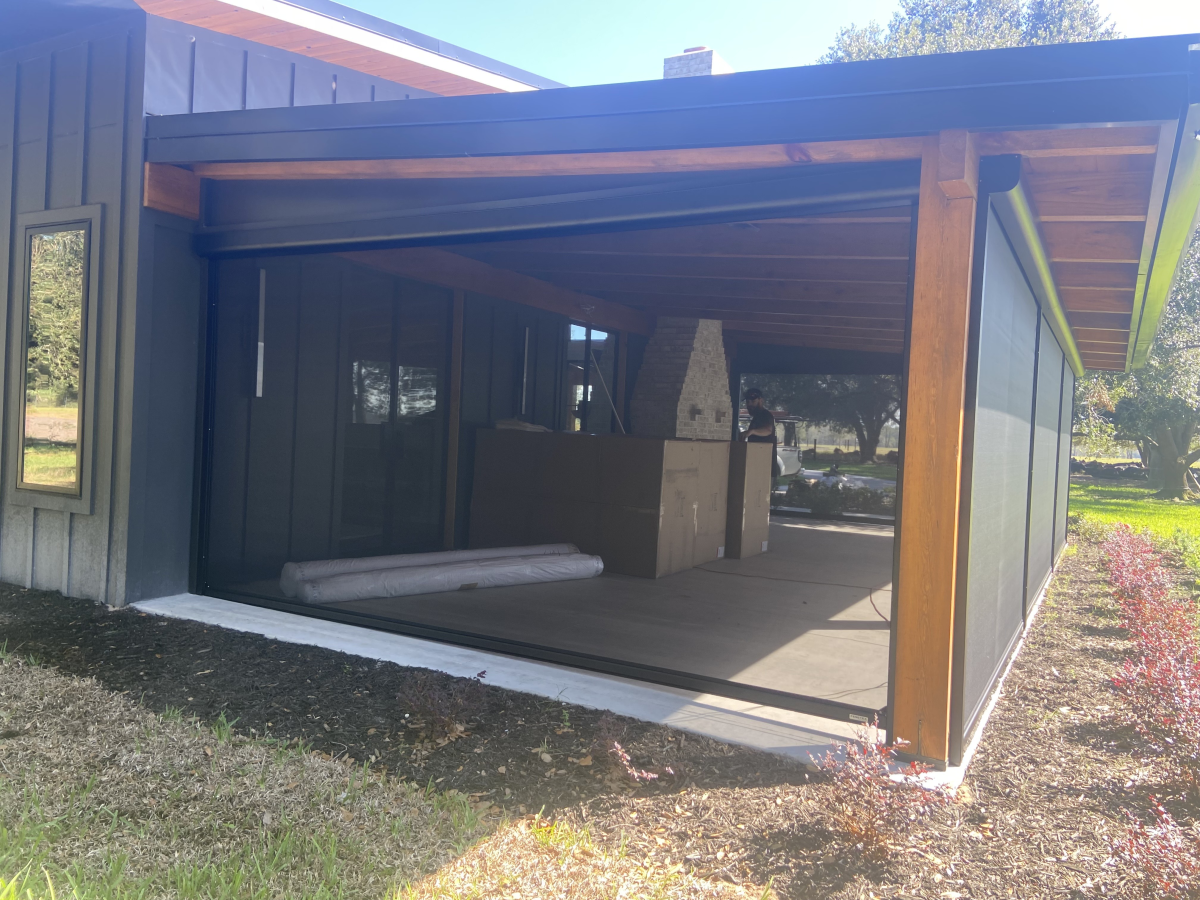 Retractable outdoor screens in Jacksonville