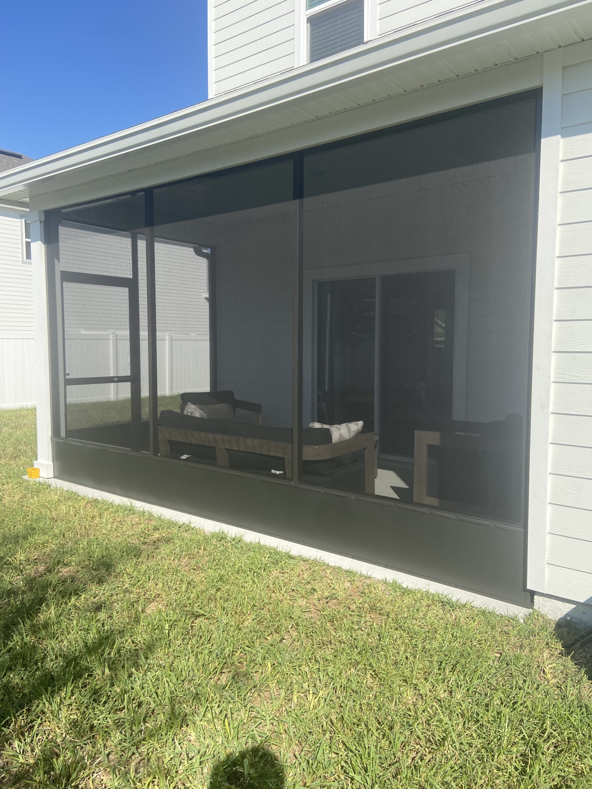 Retractable outdoor screens in Jacksonville