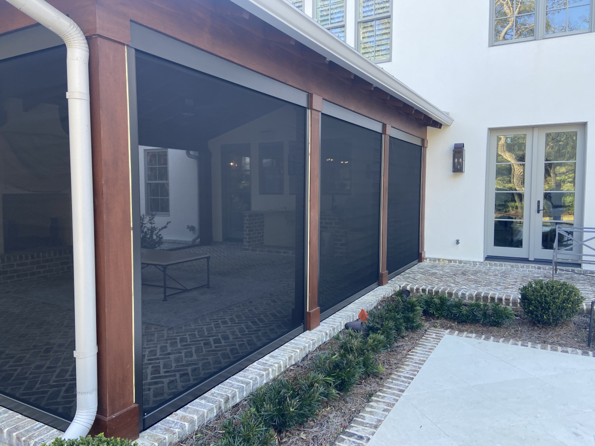 Retractable outdoor screens in Jacksonville