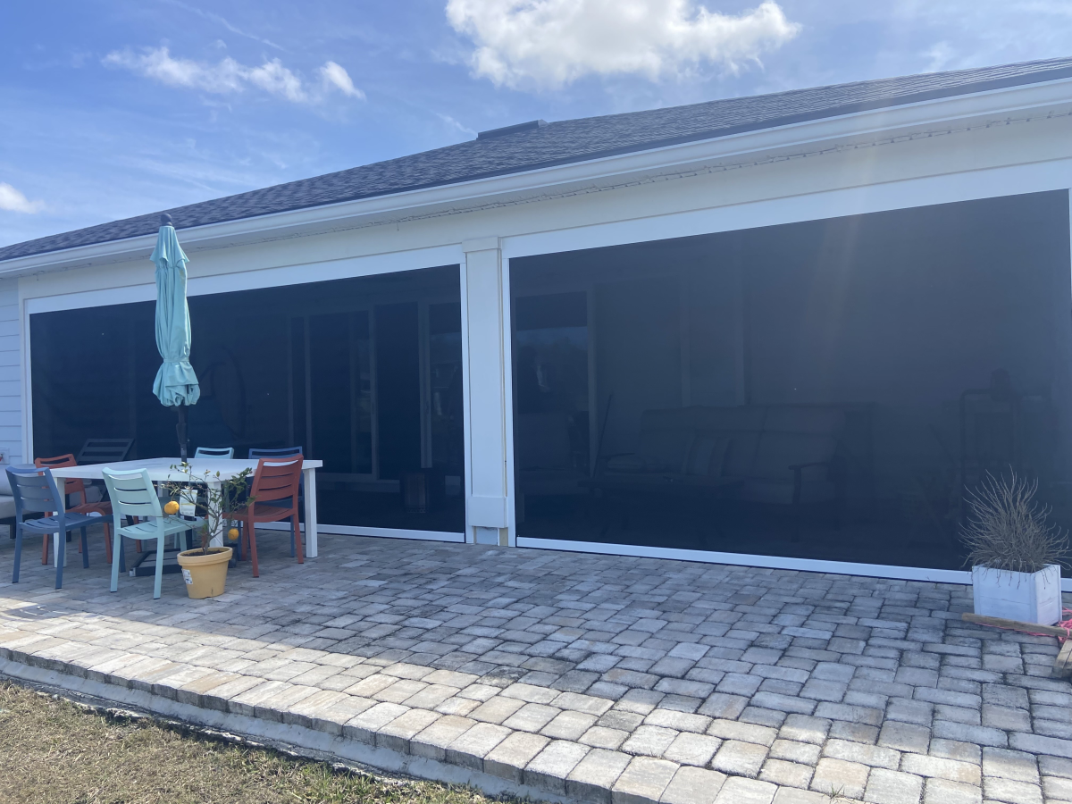 Retractable outdoor screens in Jacksonville